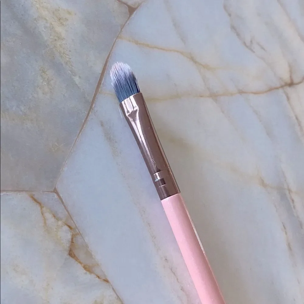 LUXIE 245 Small Shader Brush - Rose Gold